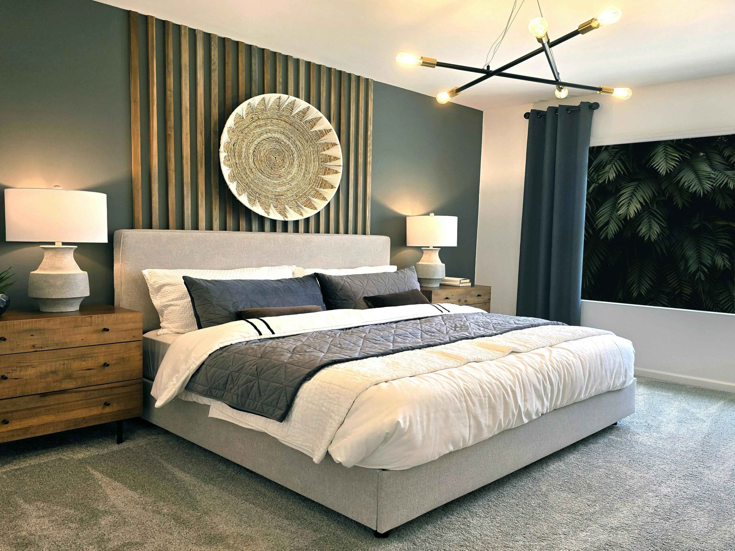 bedroom layout showing king bed clearance measurements